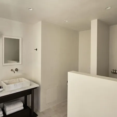 호텔 Parilio, A Member Of Design 5*